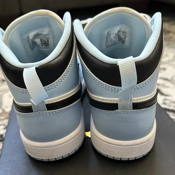 EUC Jordan 1 Mid Sneakers - Size 3Y - Picture 3 of 14